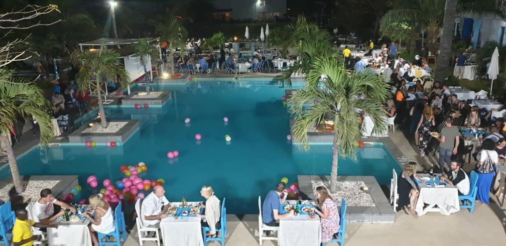 Djembe Beach Resort Kololi Esterno foto